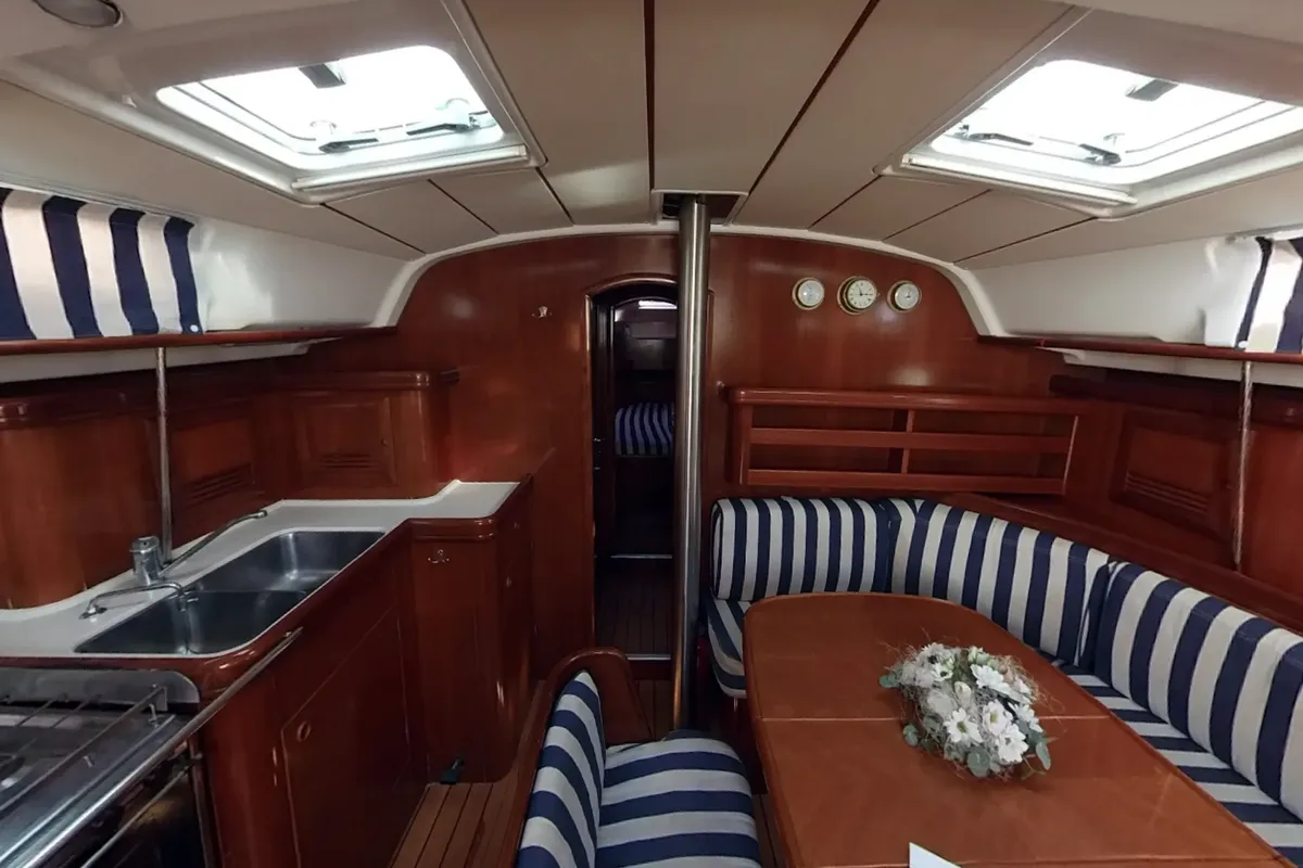 Salon of Hypo, a Beneteau Oceanis Clipper 411 sailboat at Pirovac, Croatia