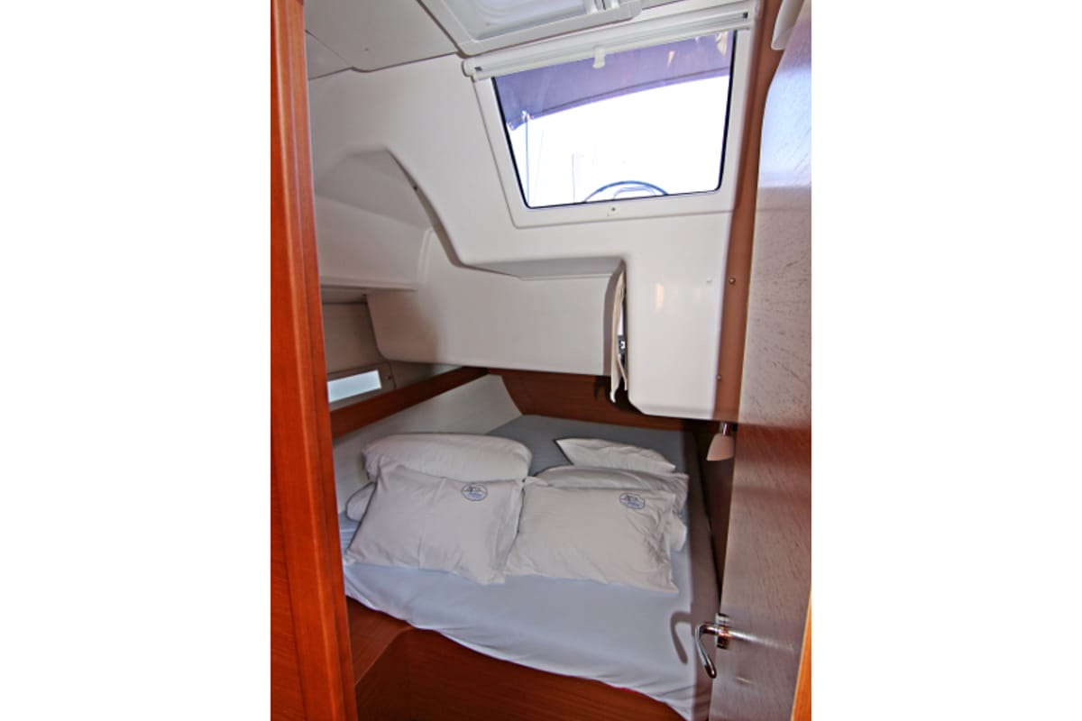 Cabin on Lola, a Dufour 460 GL sailboat at Općina Sukošan, Croatia