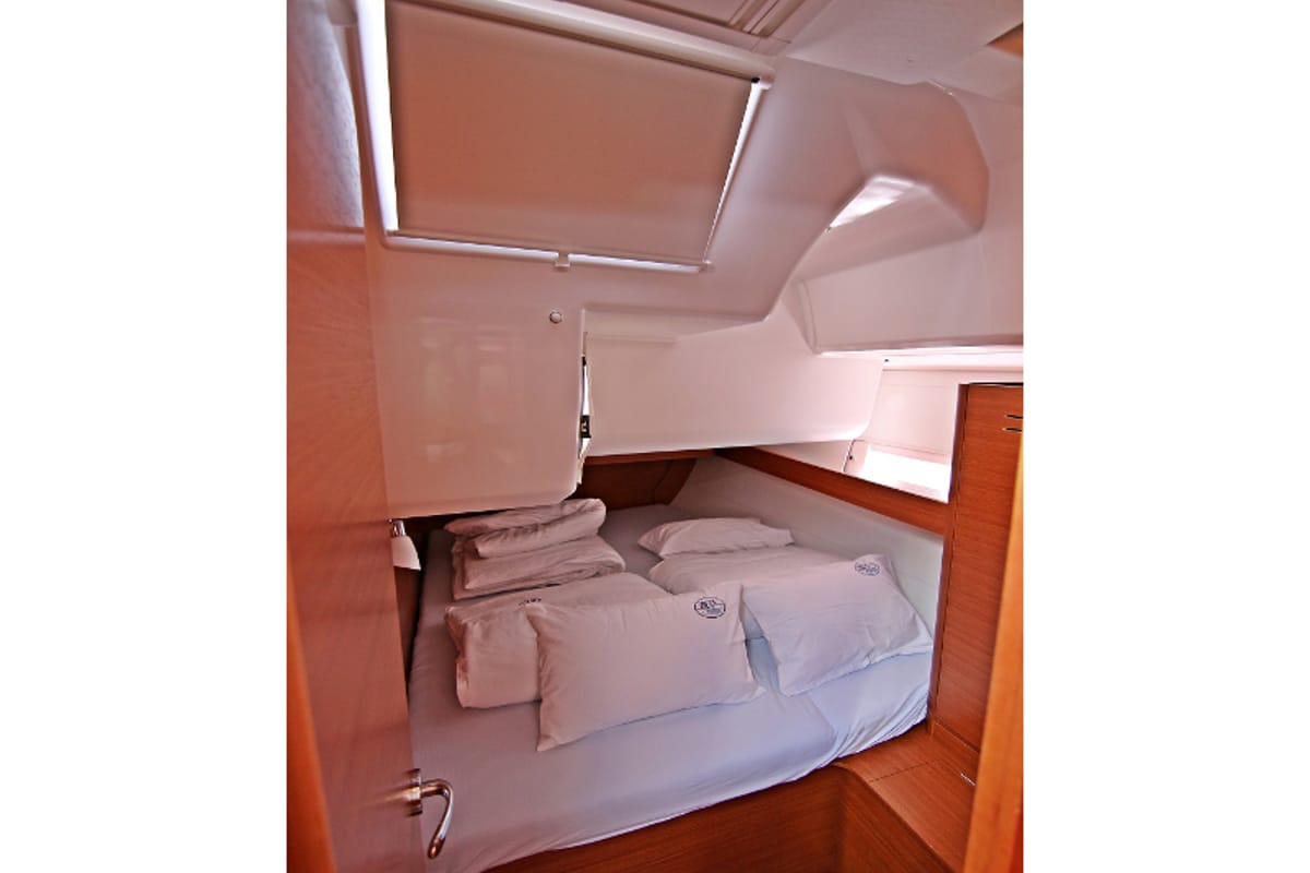 Cabin on Lola, a Dufour 460 GL sailboat at Općina Sukošan, Croatia