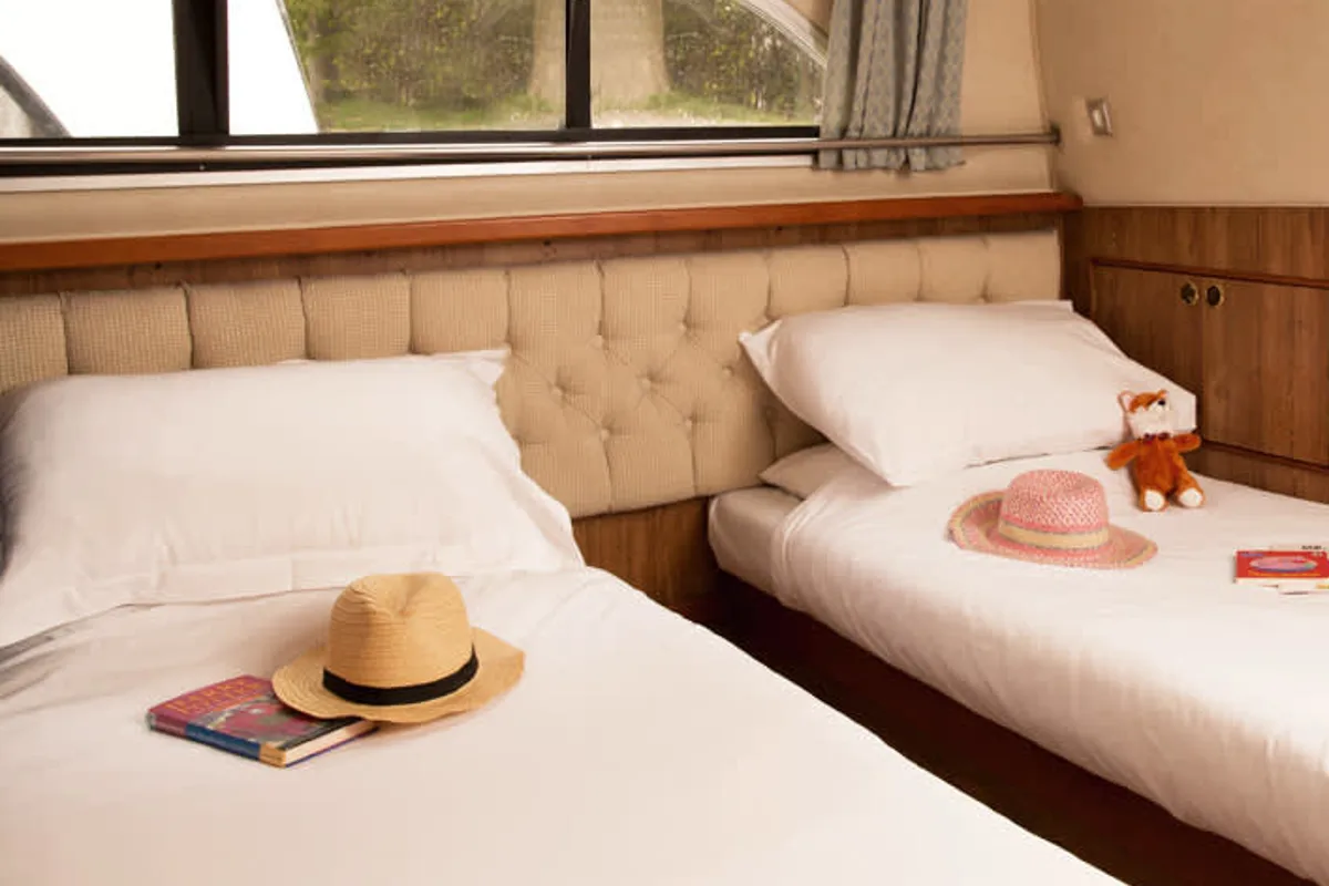 Cabin on Clipper - Comfort 20, a Cygnet Clipper motorboat at Hindeloopen, Netherlands