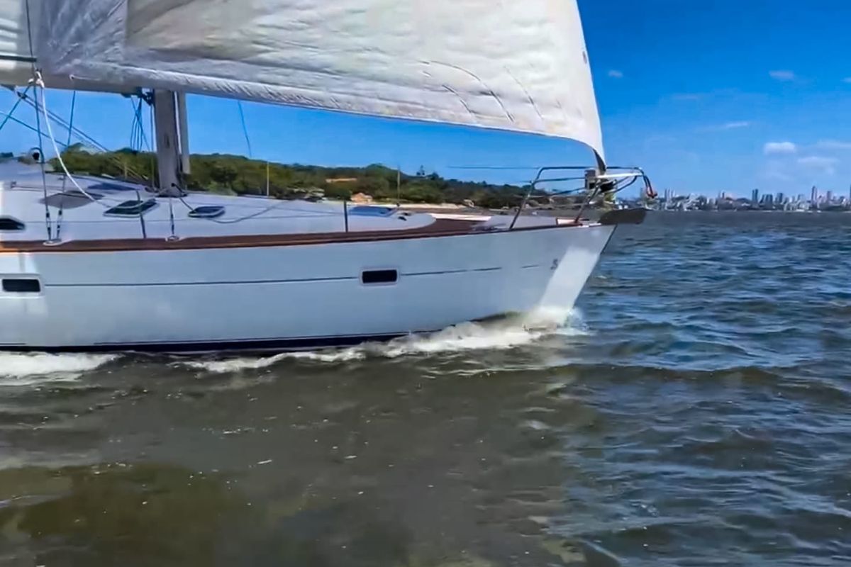Exterior view of Derin, a Beneteau Oceanis Clipper 423 sailboat at Fethiye, Turkey