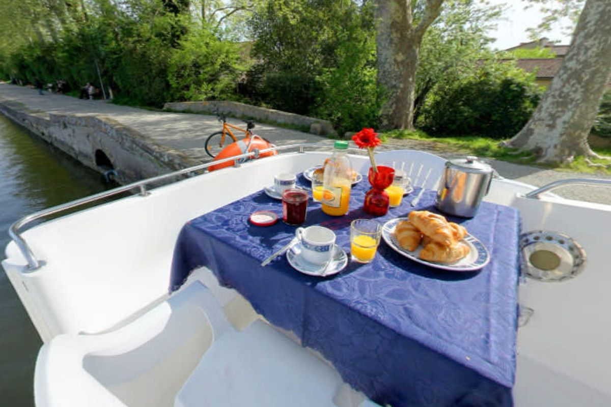 Deck of Countess, a Cygnet Countess motorboat at Saint-Usage, France