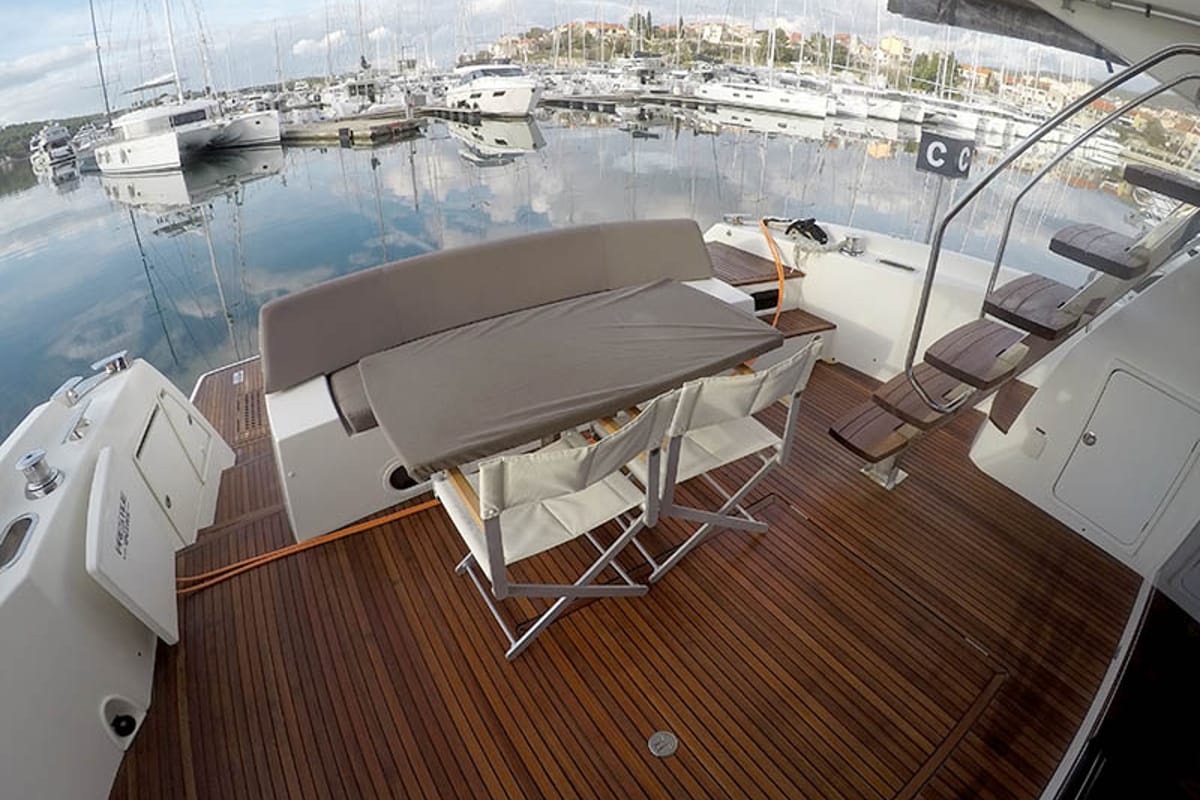 Cabin on Jana, a Prestige 620 S yacht at Grad Šibenik, Croatia