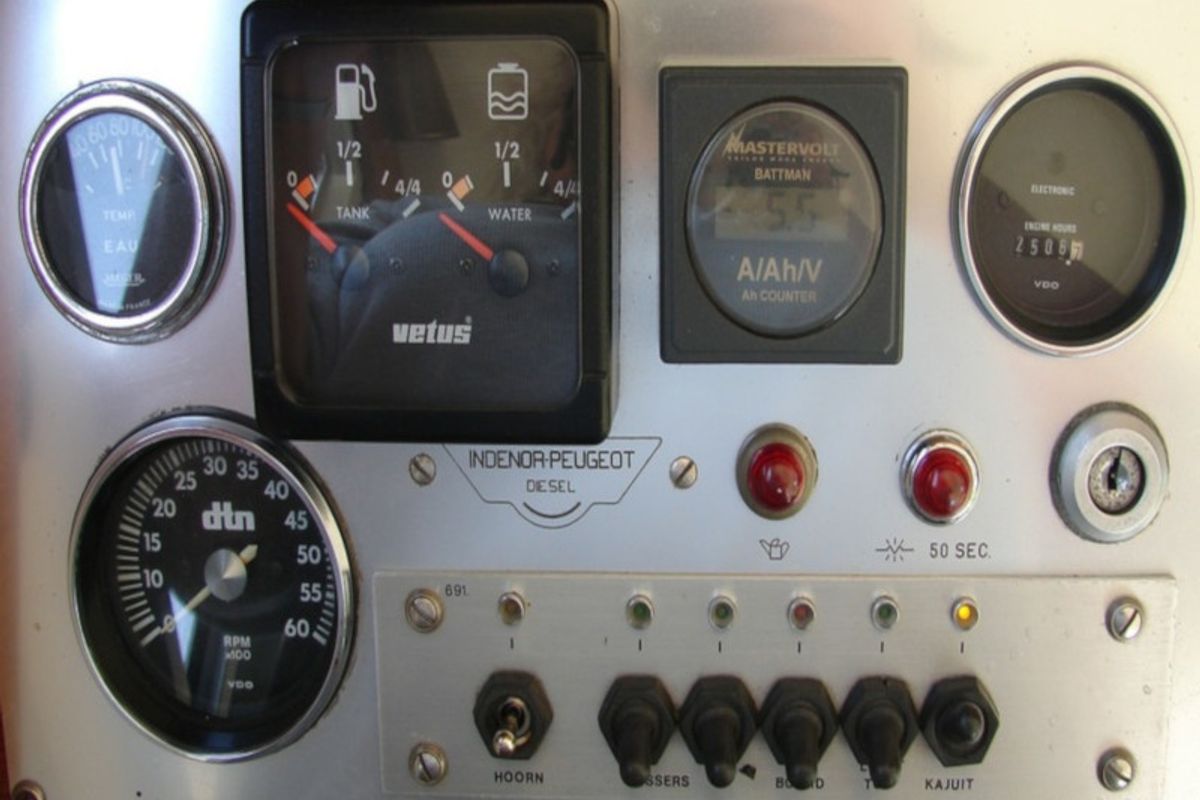 Cockpit of Eau Sauvage, a De Drait Doerak 850 OK motorboat at Drachten, Netherlands