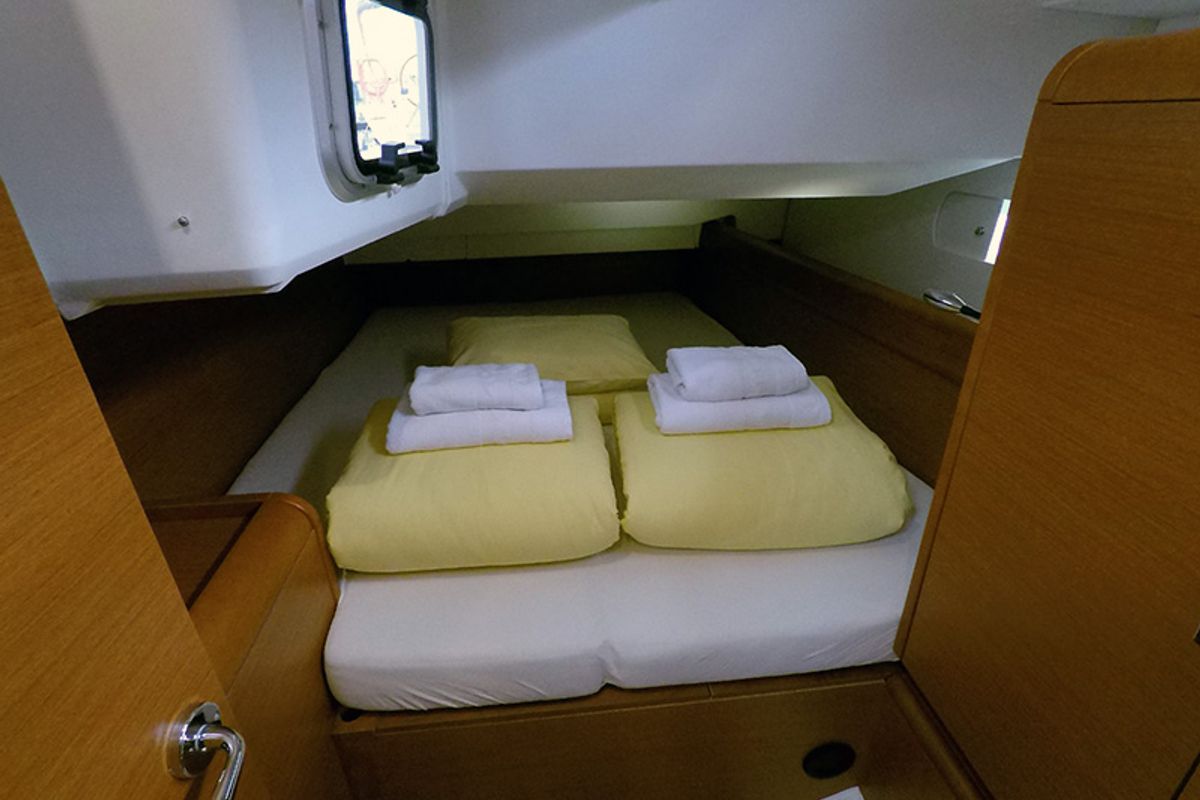Cabin on Elissa, a Jeanneau Sun Odyssey 449 sailboat at Grad Šibenik, Croatia