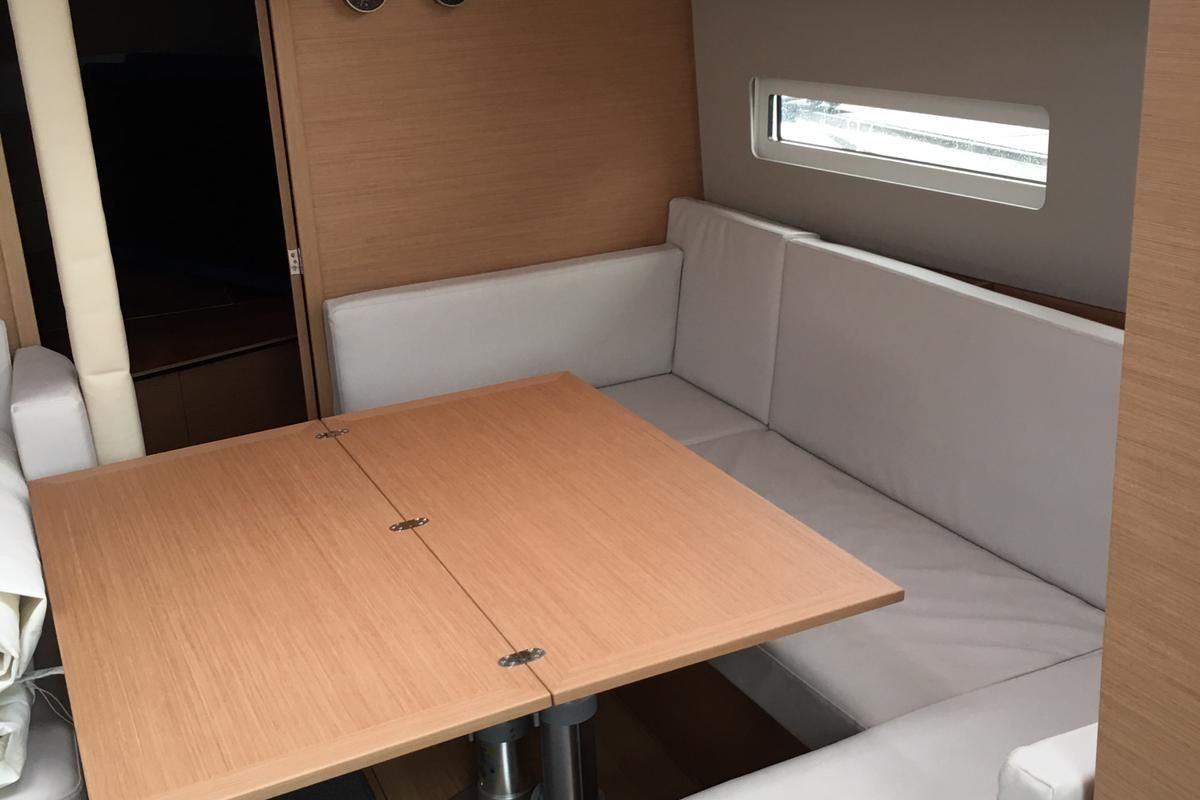 Salon of Intrepida, a Jeanneau Sun Odyssey 410 sailboat at San Vincenzo, Italy