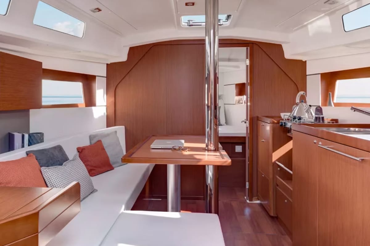 Salon of Oceanis 35 Classic, a Beneteau Oceanis 35 sailboat at Tonnarella, Italy