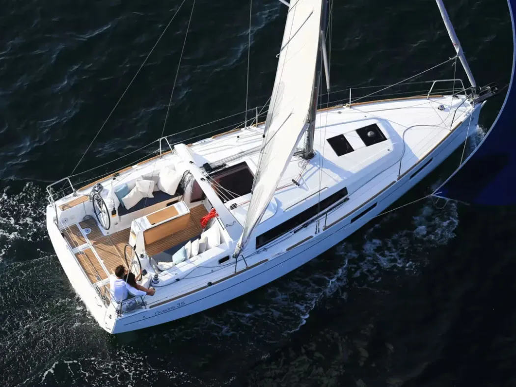 Exterior view of Oceanis 35 Classic, a Beneteau Oceanis 35 sailboat at Tonnarella, Italy
