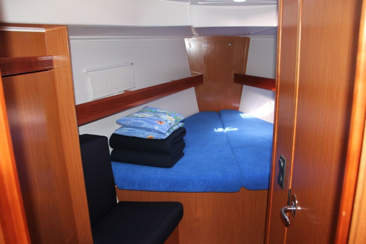 Cabin on Inipi, a Bavaria Cruiser 40 sailboat at Općina Vrsar, Croatia
