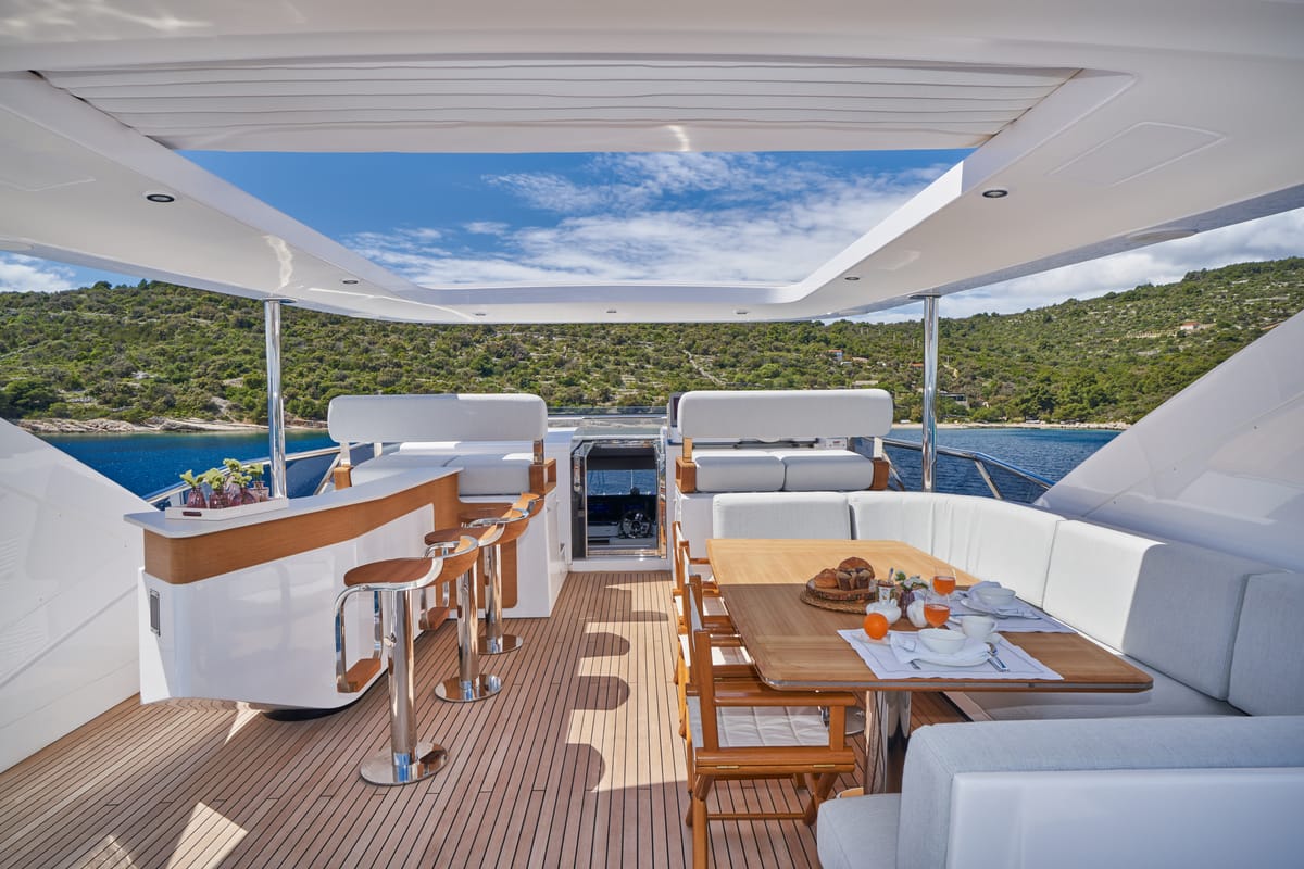 Deck of ALUMINIA TOO, a Azimut Grande 27 yacht at Grad Kaštela, Croatia