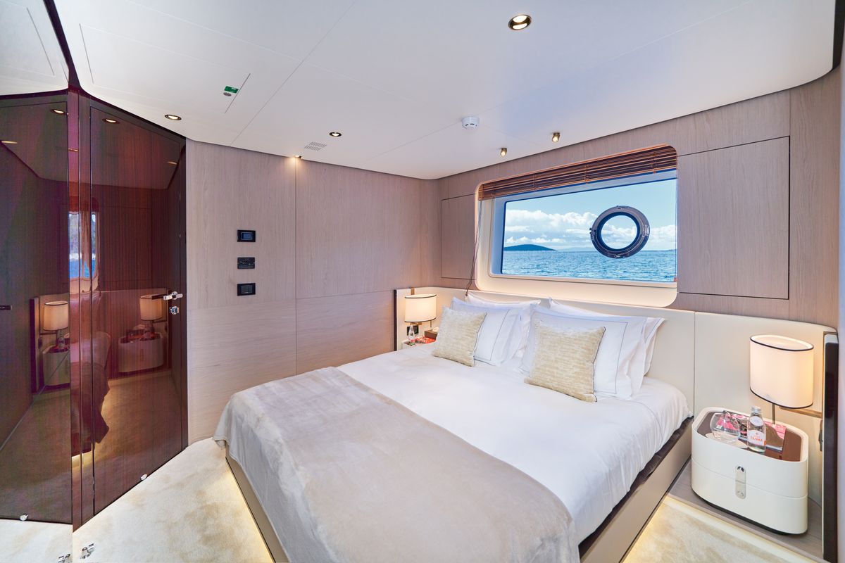 Cabin on ALUMINIA TOO, a Azimut Grande 27 yacht at Grad Kaštela, Croatia