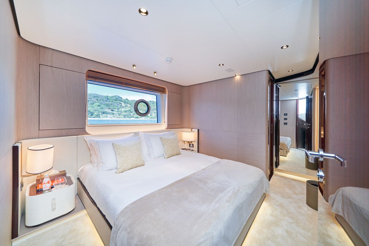 Cabin on ALUMINIA TOO, a Azimut Grande 27 yacht at Grad Kaštela, Croatia
