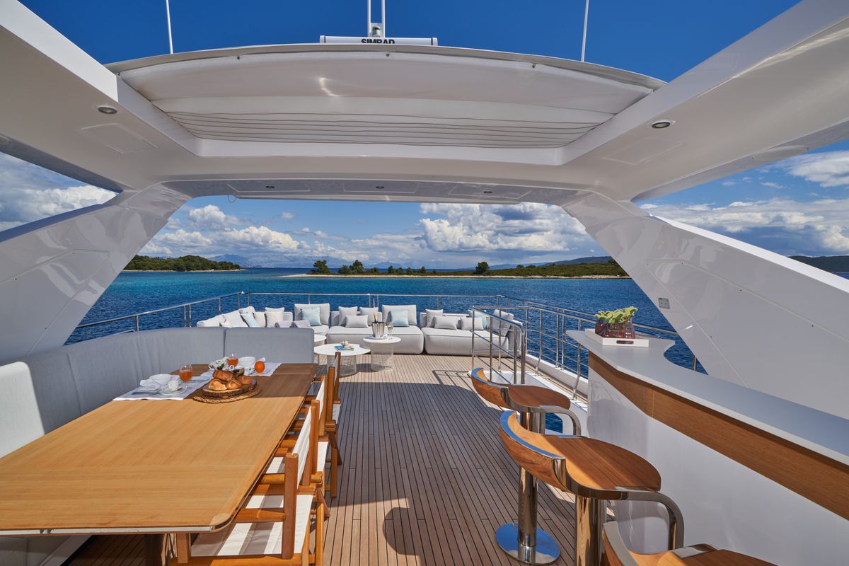 Deck of ALUMINIA TOO, a Azimut Grande 27 yacht at Grad Kaštela, Croatia