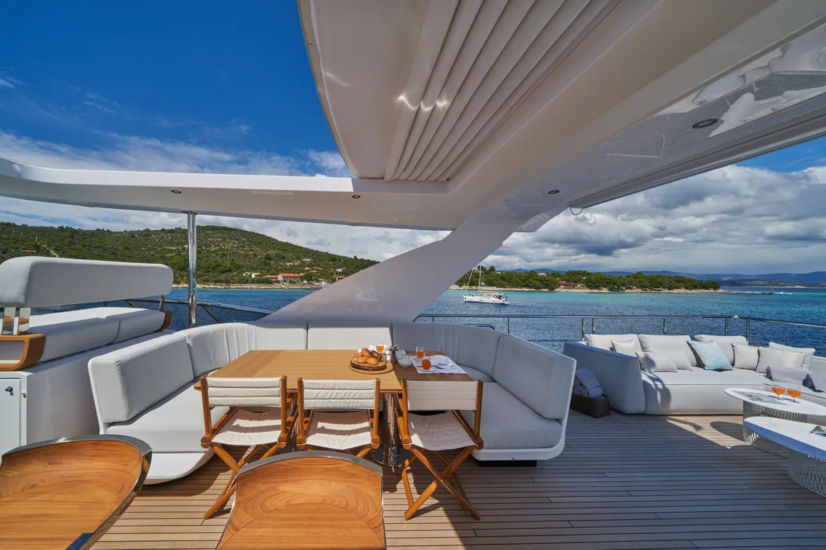 Deck of ALUMINIA TOO, a Azimut Grande 27 yacht at Grad Kaštela, Croatia