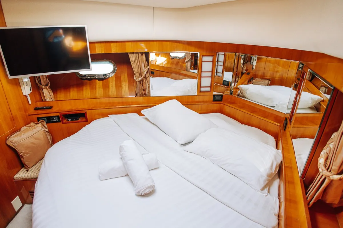 Cabin on Happy3, a Yaretti 2210 yacht at Split, Croatia