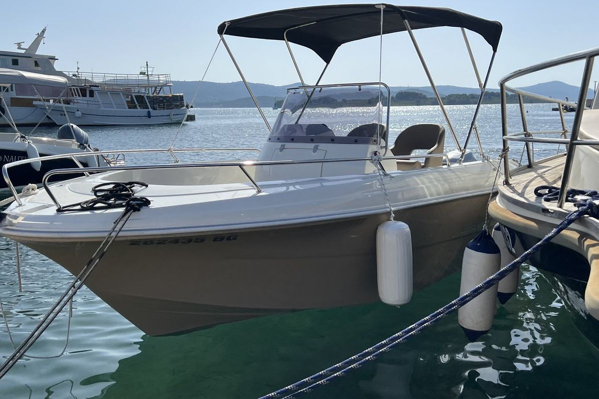 Exterior view of Atlantic Marine 530 - white, a Atlantic Marine 530 motorboat at Grad Biograd na Moru, Croatia