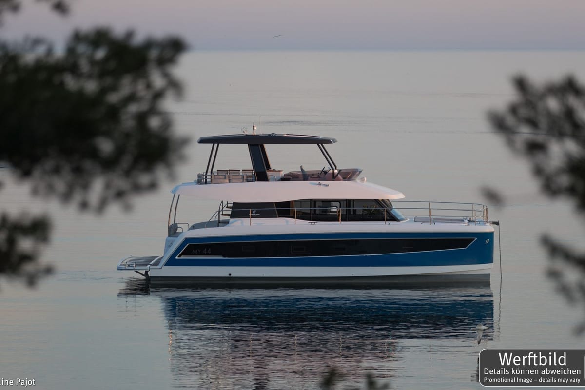 Exterior view of Mamma Mia, a Fountaine Pajot MY6 catamaran at Palma de Mallorca, Spain