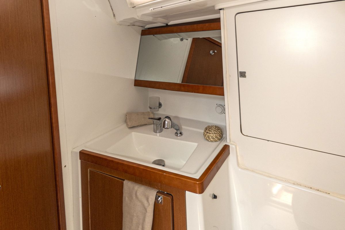 Head on Anthea, a Beneteau Oceanis 48 sailboat at Puntone di Scarlino, Italy