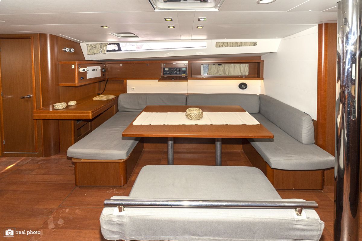 Salon of Anthea, a Beneteau Oceanis 48 sailboat at Puntone di Scarlino, Italy