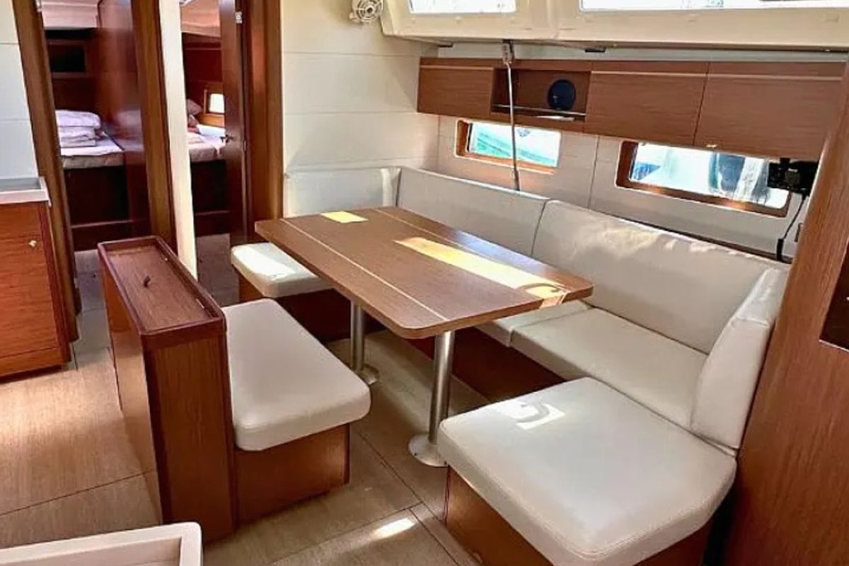 Salon of ILIA, a Beneteau Oceanis 46.1 sailboat at Athens, Greece