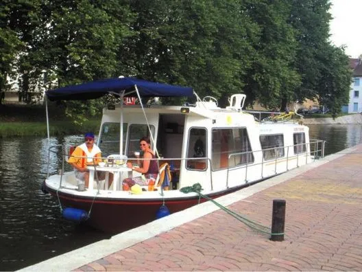 2505, a Espade Espade 1150 Fly motorboat at Savoyeux, France
