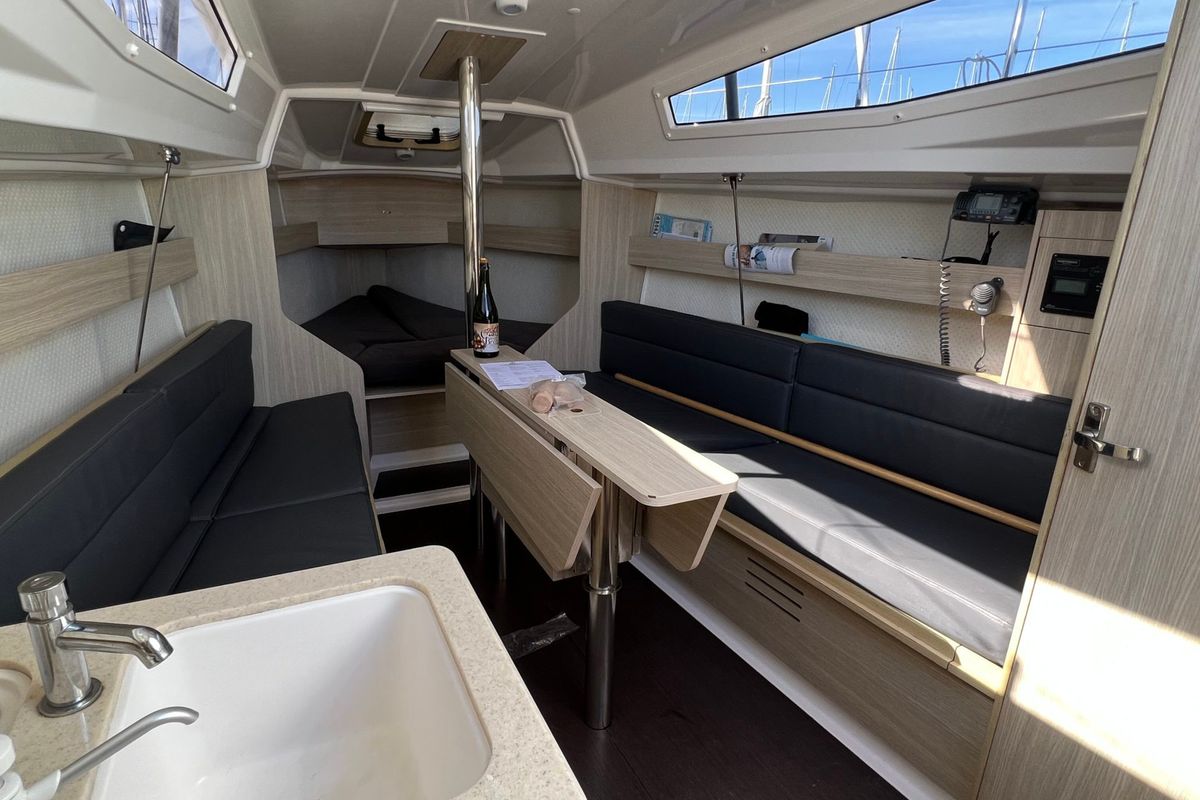 Salon of Bora, a Northman Maxus 26 Standard sailboat at Port Navalo, France