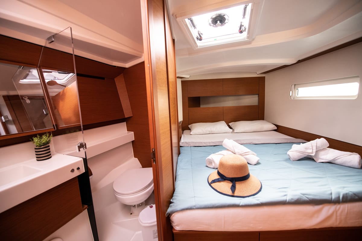 Cabin on Nastazia, a Jeanneau Sun Odyssey 410 sailboat at Neo Klima, Greece