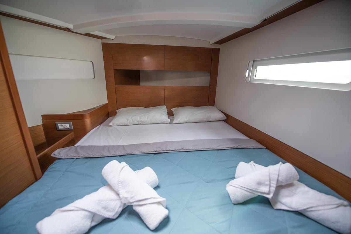 Cabin on Nastazia, a Jeanneau Sun Odyssey 410 sailboat at Neo Klima, Greece