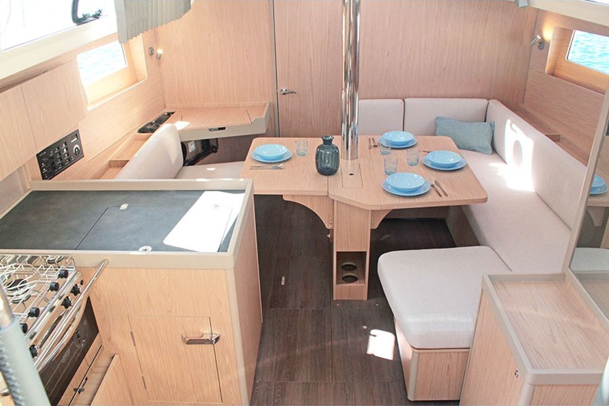 Salon of Under Pressure, a Beneteau Oceanis 41.1 sailboat at Palma de Mallorca, Spain