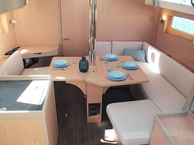 Salon of Under Pressure, a Beneteau Oceanis 41.1 sailboat at Palma de Mallorca, Spain