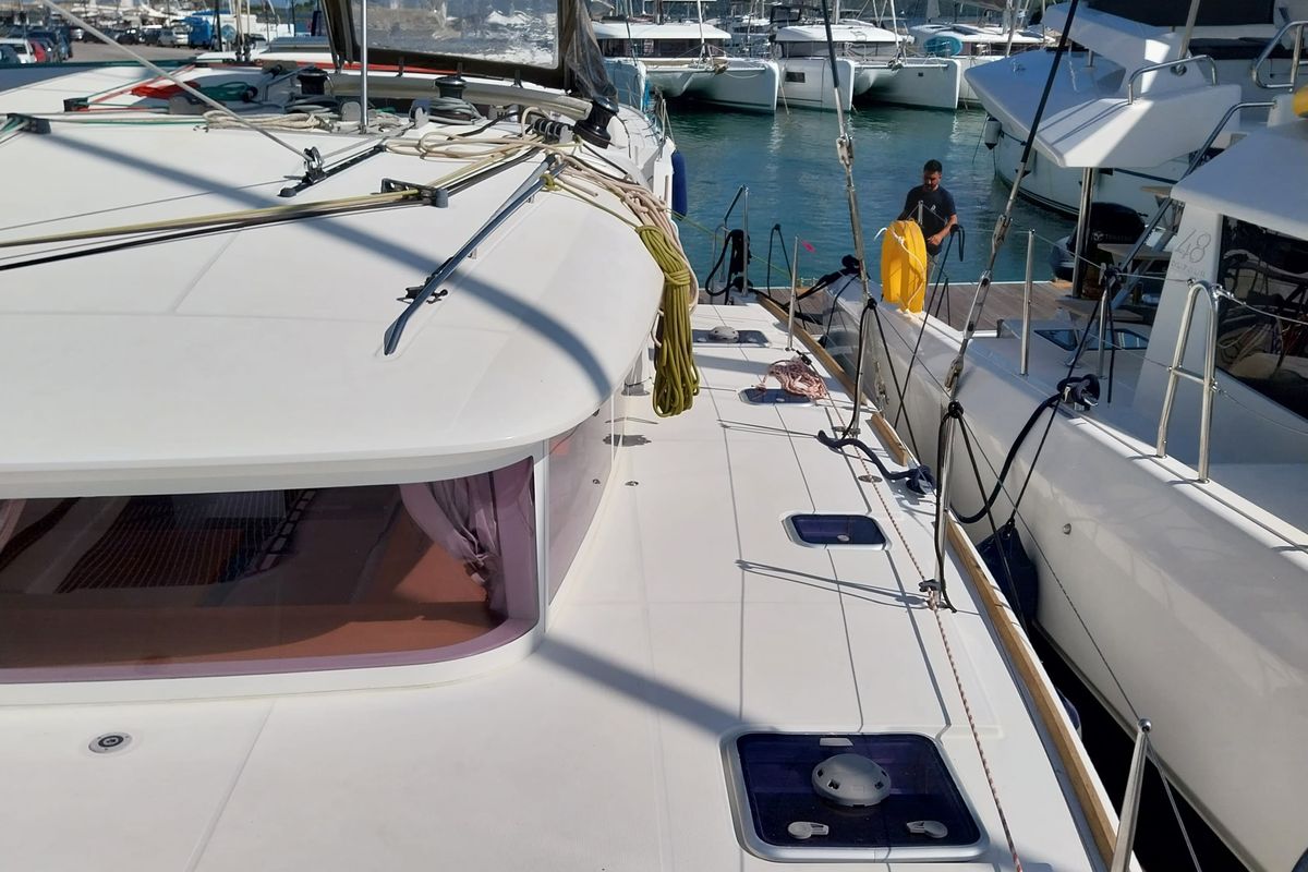 Deck of Footprints, a Lagoon 400 S2 catamaran at Preveza, Greece