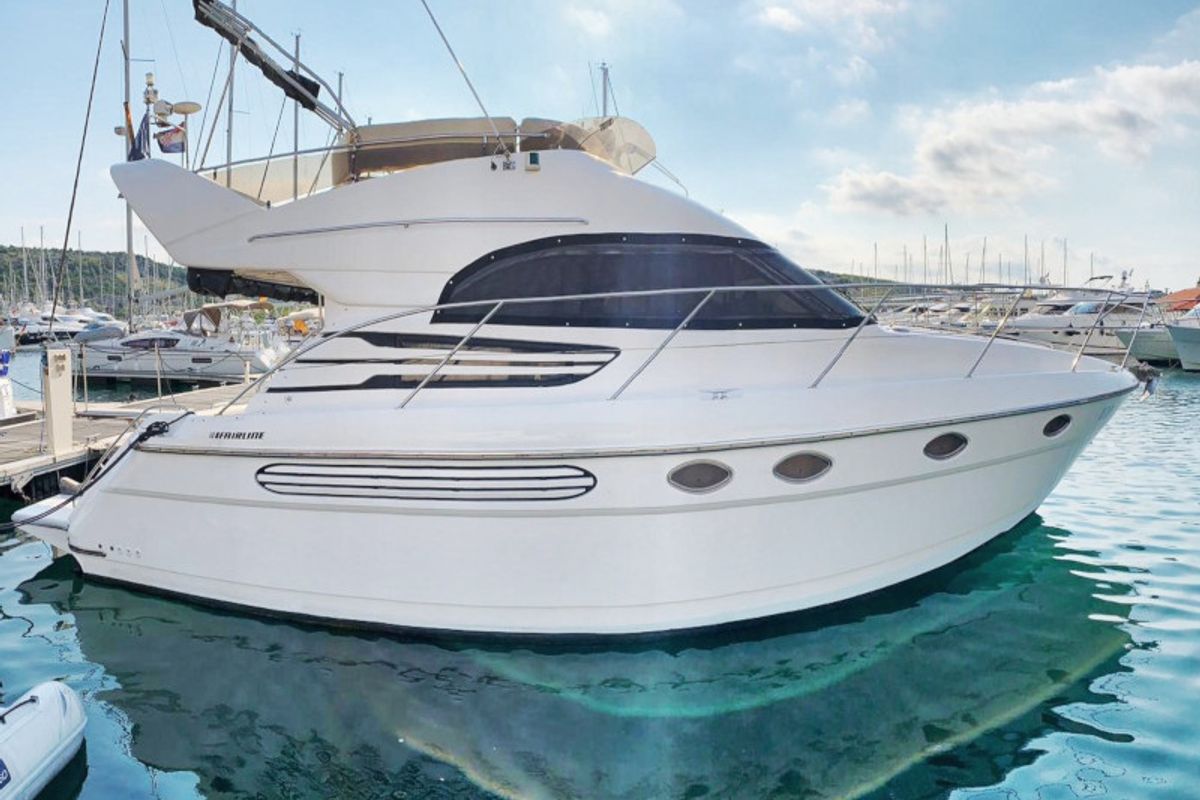 Exterior view of Julia, a Fairline Boats Fairlane Phantom 40 motorboat at Primošten, Croatia