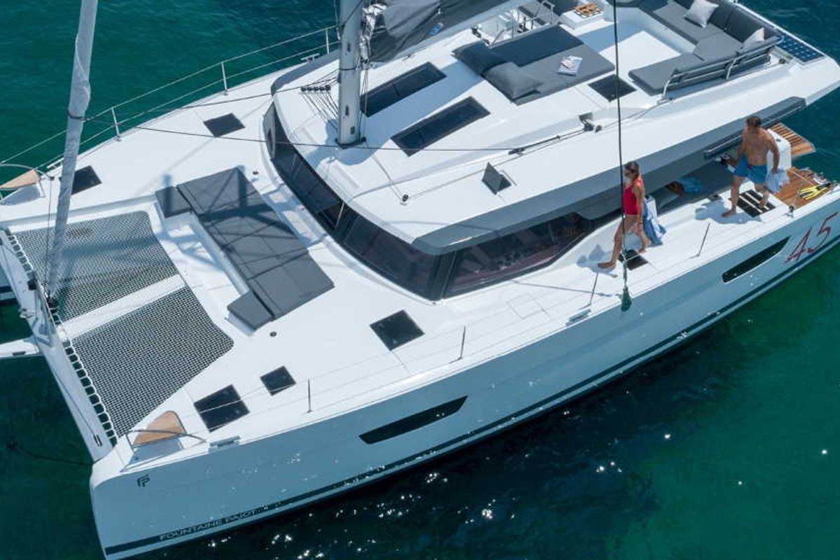 Floor plan of Mali Havana, a Fountaine Pajot Elba 45 catamaran at Stock Island, United States