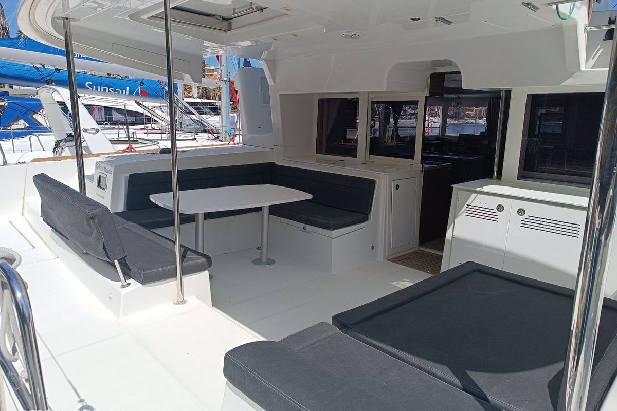 Deck of Hakuna Matata, a Lagoon 450 F catamaran at Tonnarella, Italy
