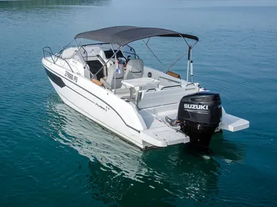 Exterior view of Beneteau Flyer 8 #2, a Beneteau Flyer 8 SUNdeck motorboat at Općina Medulin, Croatia