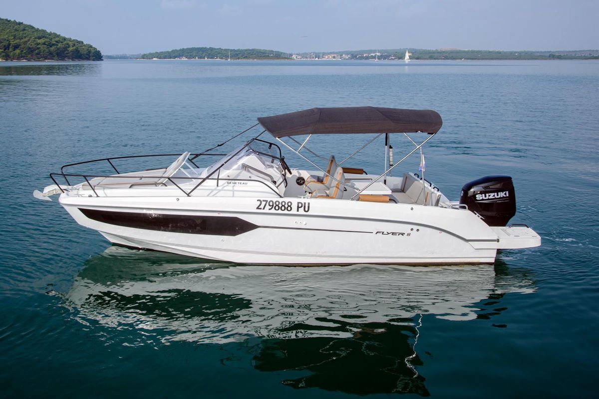 Exterior view of Beneteau Flyer 8 #2, a Beneteau Flyer 8 SUNdeck motorboat at Općina Medulin, Croatia