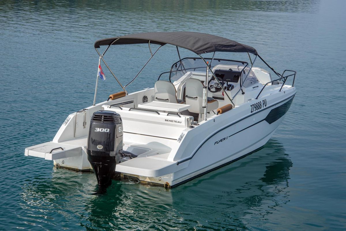 Exterior view of Beneteau Flyer 8 #2, a Beneteau Flyer 8 SUNdeck motorboat at Općina Medulin, Croatia