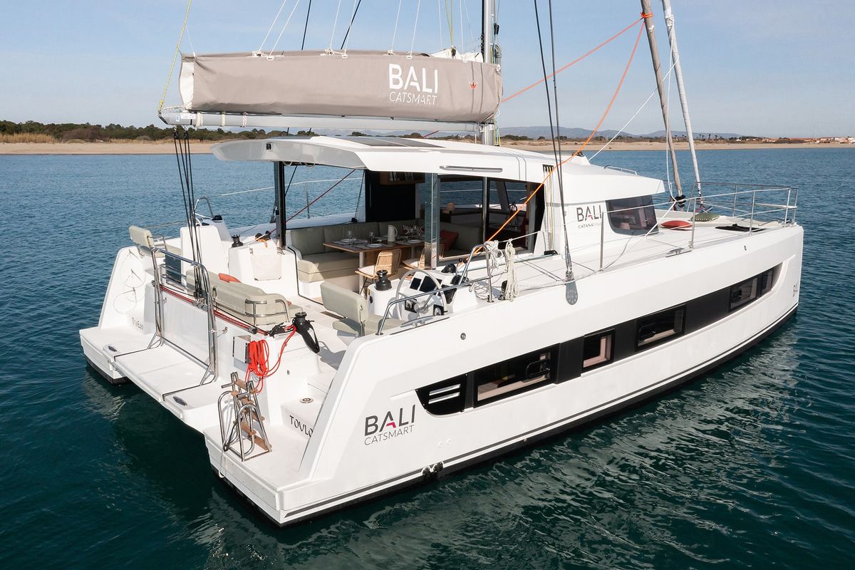 Exterior view of Badeco, a Bali Catsmart OW catamaran at Hyères, France