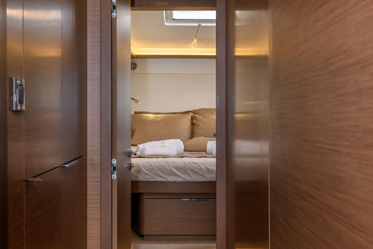Cabin on Ouna, a Lagoon 46 catamaran at Parikia, Greece
