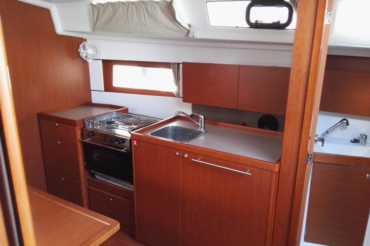 Galley of Dani, a Beneteau Oceanis 38.1 sailboat at Cannigione, Italy