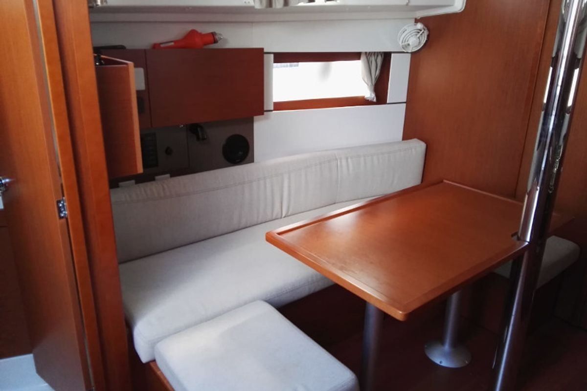 Salon of Dani, a Beneteau Oceanis 38.1 sailboat at Cannigione, Italy