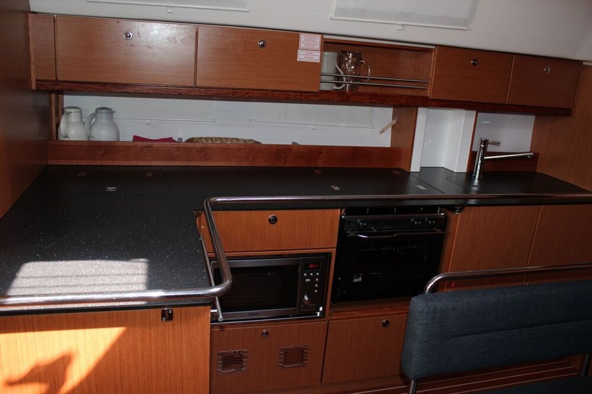 Cabin on Bella Blue, a Bavaria Cruiser 45 sailboat at Općina Vrsar, Croatia