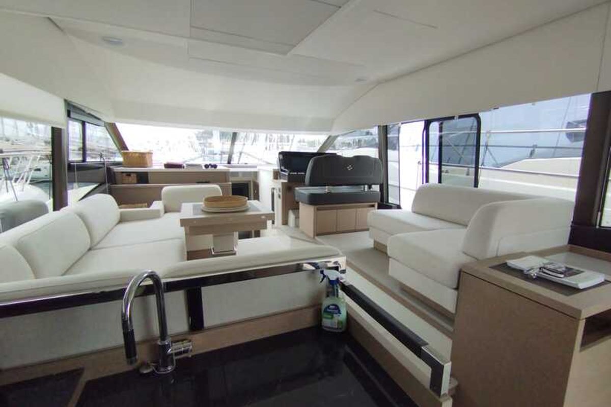 Salon of Baby Indy, a Jeanneau Prestige 520 Flybridge yacht at Split, Croatia