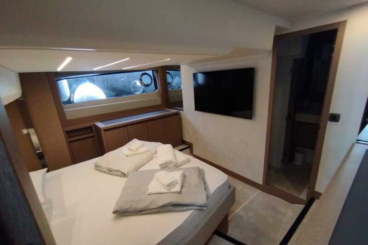 Cabin on Baby Indy, a Jeanneau Prestige 520 Flybridge yacht at Split, Croatia