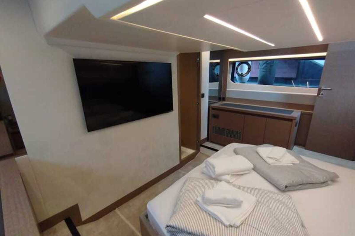 Cabin on Baby Indy, a Jeanneau Prestige 520 Flybridge yacht at Split, Croatia