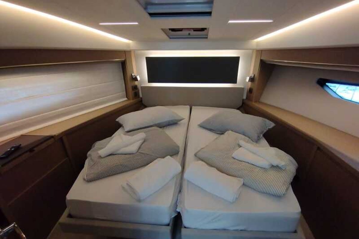 Cabin on Baby Indy, a Jeanneau Prestige 520 Flybridge yacht at Split, Croatia