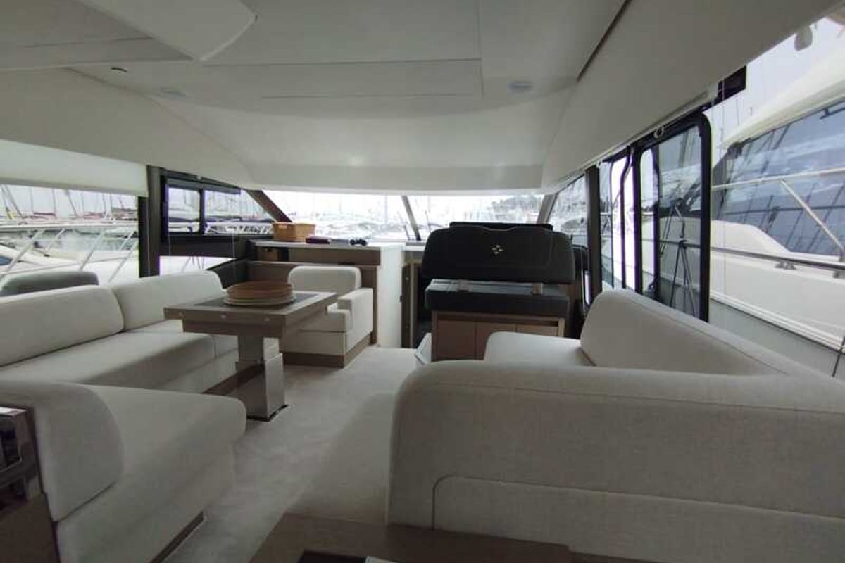 Salon of Baby Indy, a Jeanneau Prestige 520 Flybridge yacht at Split, Croatia