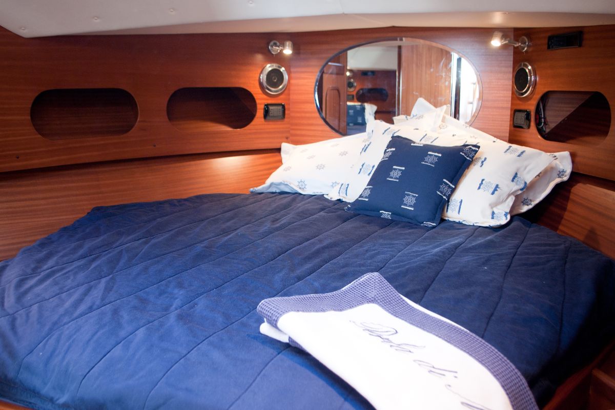 Cabin on Perla di mare, a Sciallino 40 motorboat at Cagliari, Italy