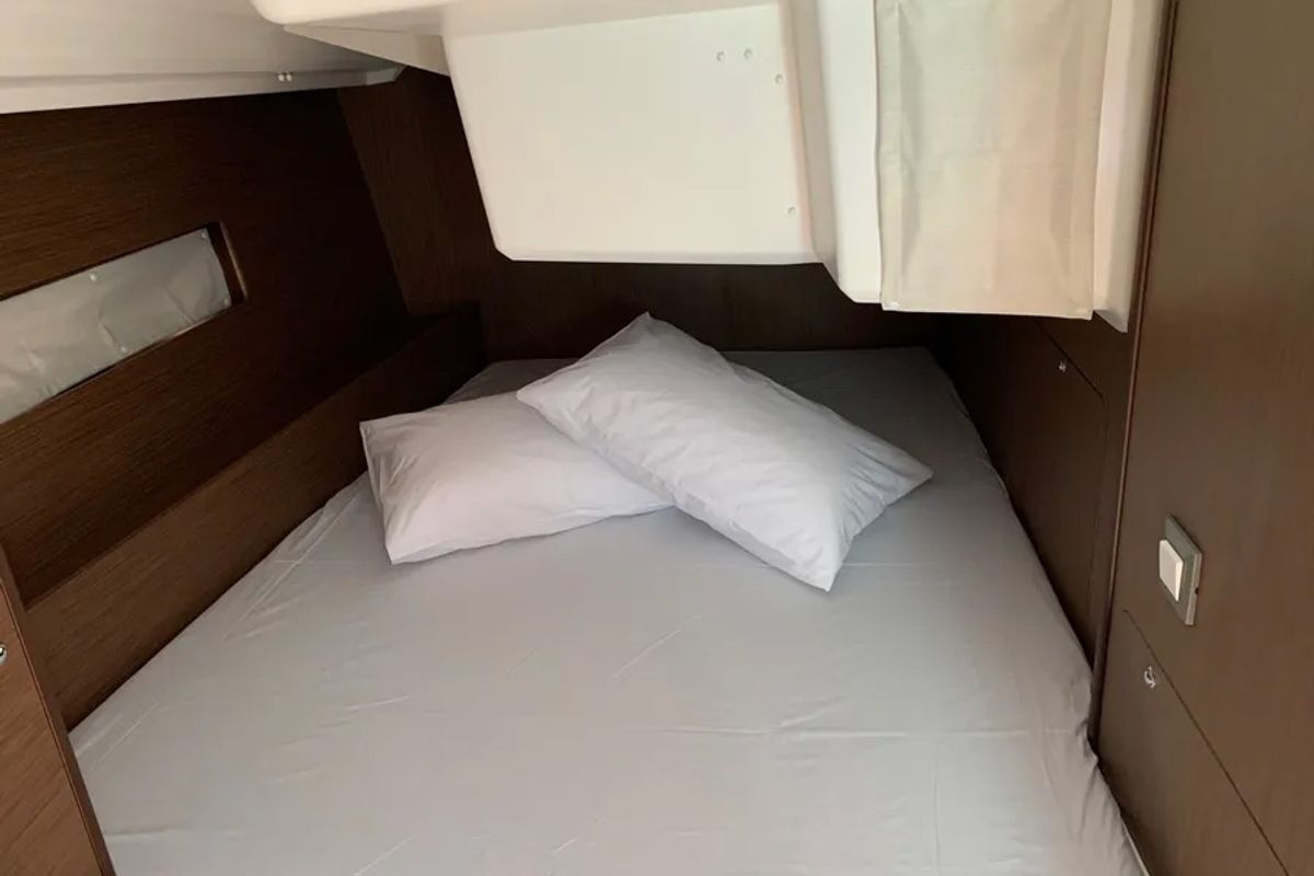 Cabin on Avra, a Beneteau Oceanis 40.1 sailboat at Volos Municipality, Greece
