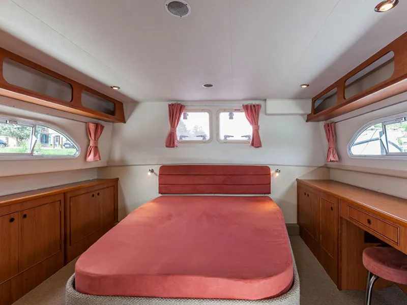 Cabin on E400-12, a Pénichette Europa E.400 motorboat at Saint-Martin-sur-Oust, France